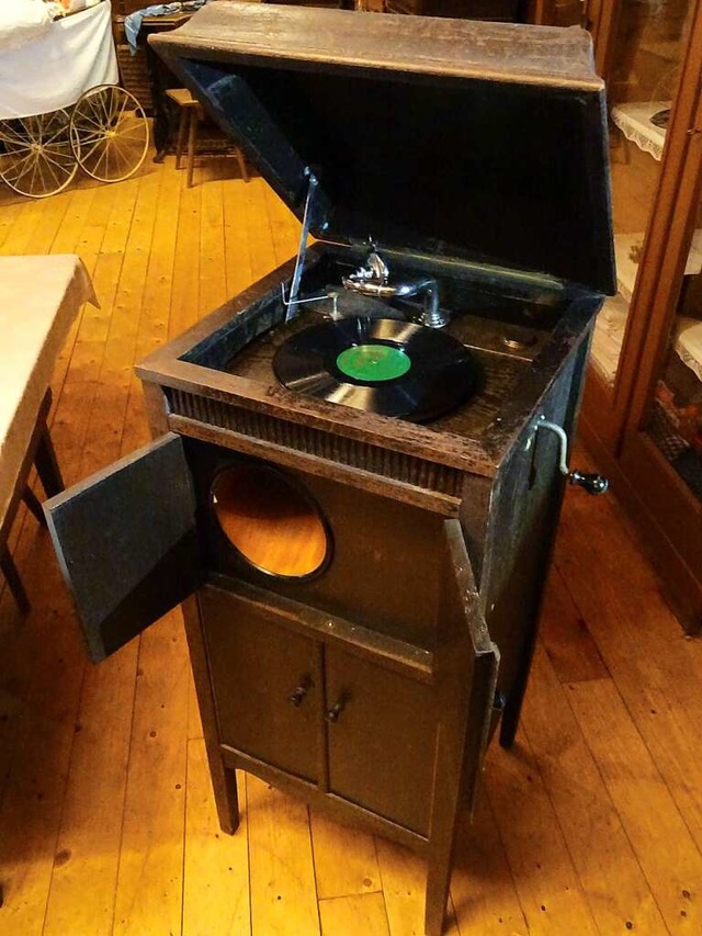 Das Reichenbacher Grammophon-Exemplar ...100 Jahre alt &#8211; und spielt noch.  | Foto: Edgar Baler