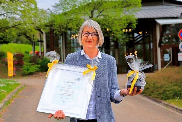 Ehrenmedaille des Kreises fr Doris Reinhardt aus Friesenheim