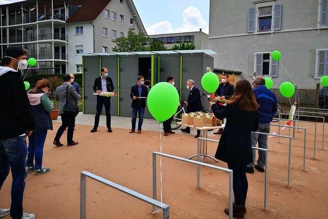 Neue Parkmglichkeit am bergang vom Rad zur Bahn in Offenburg