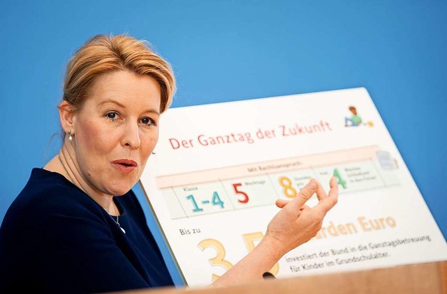 Franziska Giffey (SPD), Bundesminister...nz das Aktionsprogramm Aufholen vor.  | Foto: Kay Nietfeld (dpa)