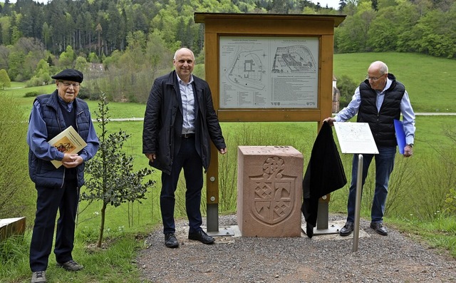 Bernd Kellner, Oberbrgermeister Stefa...schen Grenzsteins im Tennenbacher Tal.  | Foto: Benedikt Sommer