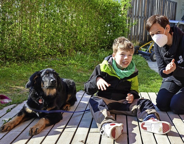 Hovawart-Rde Akino, Tom und Hunde-Trainerin Sabrina Parczany   | Foto: Gabriele Hennicke