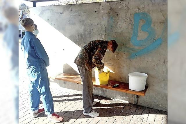 Jugendliche erfahren mehr ber Graffiti-Kunst