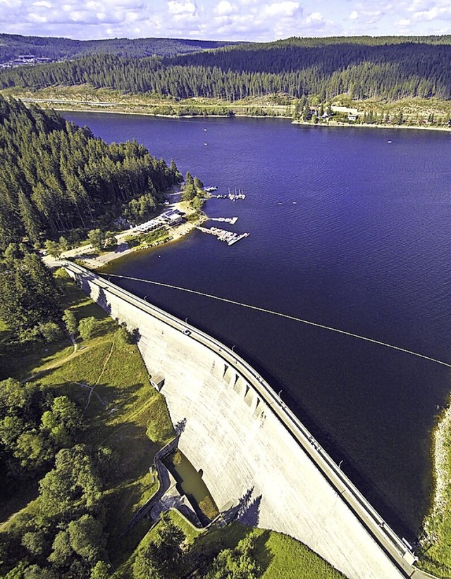 Der bei Touristen beliebte Schluchsee dient auch  der Stromerzeugung.  | Foto: Michael Saurer
