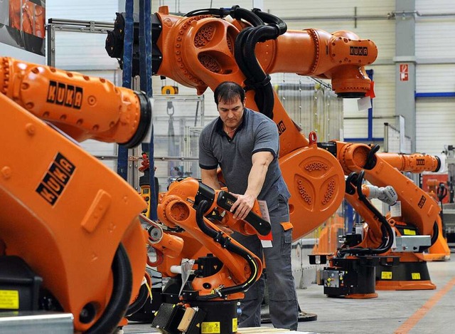 Gilt als Perle der deutschen Industrie: der Roboterbauer Kuka.   | Foto: Stefan Puchner