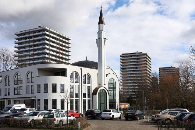 Zum Freitagsgebet in der Moschee fllt...latz. Das Bild stammt aus dem Vorjahr.  | Foto: Christoph Breithaupt