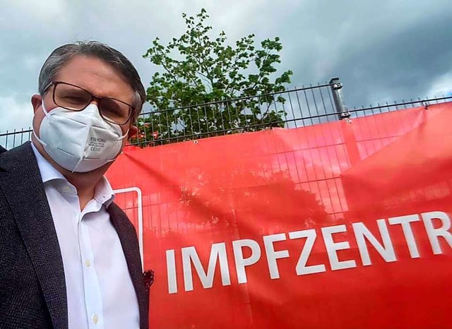 Tobias Benz ist als Mitglied im kommunalen Krisenstab impfberechtigt.  | Foto: Dora Schls