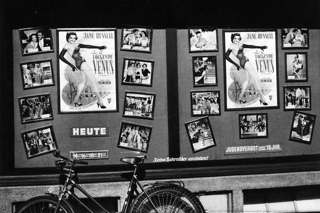 Die lasterhaft lockende Venus gab&#821...e Filmwerbung vorm Friedrichsbau Kino.  | Foto: R. Bhm/Stadtarchiv Freiburg (Signatur: M 75 / 12)