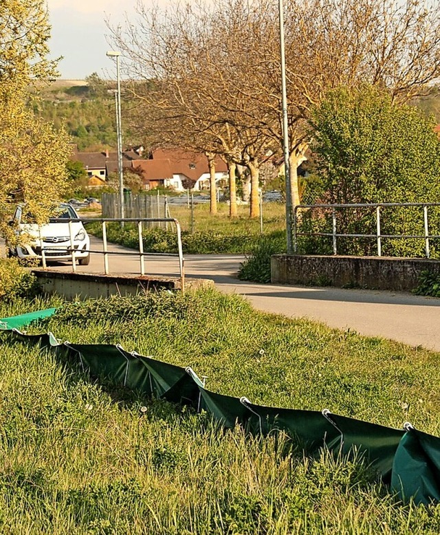 Wie sicher ist die Brcke an der Einfahrt ins Gewerbegebiet?  | Foto: Mario Schneberg