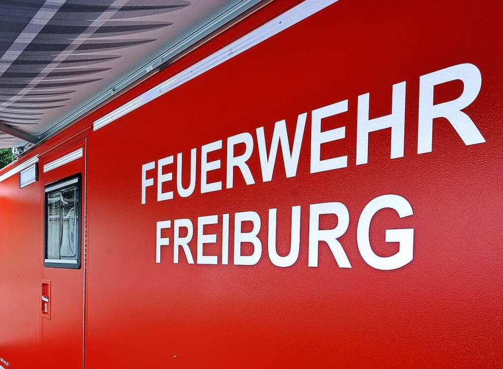 Feuerwehr und Polizei rckten am 1. Mai zu einem Pkw-Brand in der Wiehre aus  | Foto: Michael Bamberger