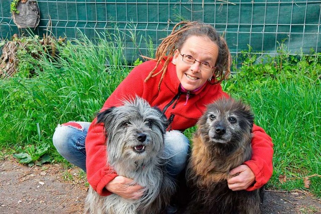 Die Grenzacher Tierrztin Petra Mellert mit ihren Hunden Yarouna und Yusta  | Foto: Heinz und Monika Vollmar