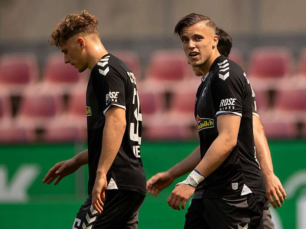 Gegen Kln setzt sich der SC Freiburg mit 4:1 durch.