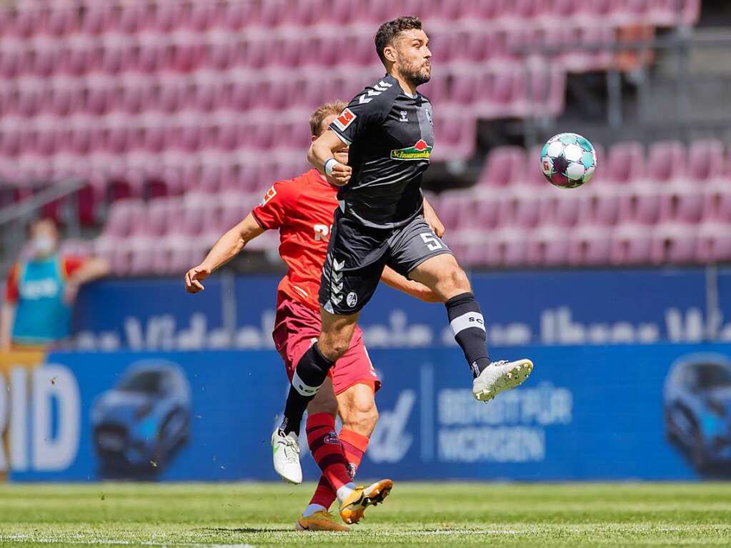 Gegen Kln setzt sich der SC Freiburg mit 4:1 durch.