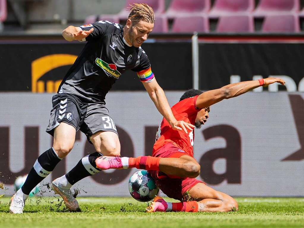 Gegen Kln setzt sich der SC Freiburg mit 4:1 durch.