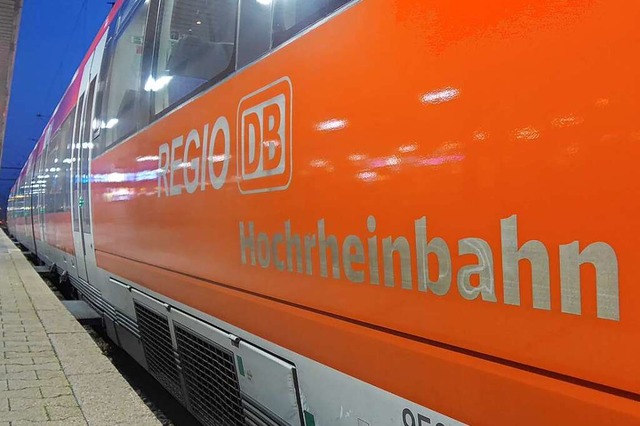 Eine Regionalbahn wartet im Badischen ...t seit dem Lockdown deutlich gesunken.  | Foto: Daniel Gramespacher