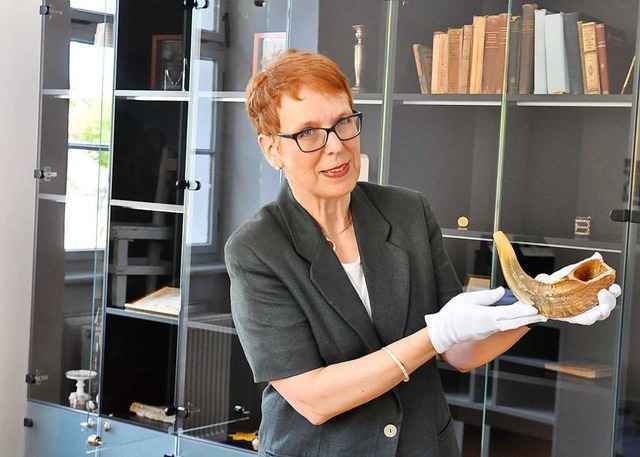 Kulturreferentin Valeska Wilczek zeigt...a Careskey, die heute in den USA lebt.  | Foto: Kai Kricheldorff