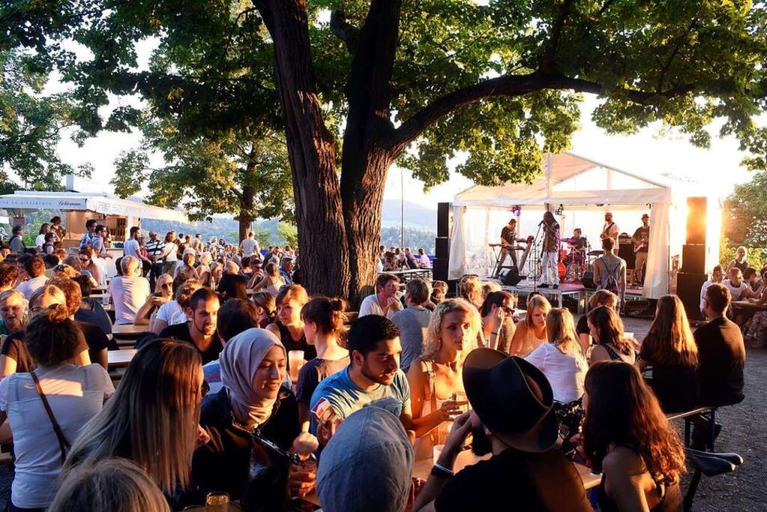 Livemusik, Speis und Trank: Das Schlos...umsmagnet. Es fand zuletzt 2018 statt.  | Foto: Thomas Kunz