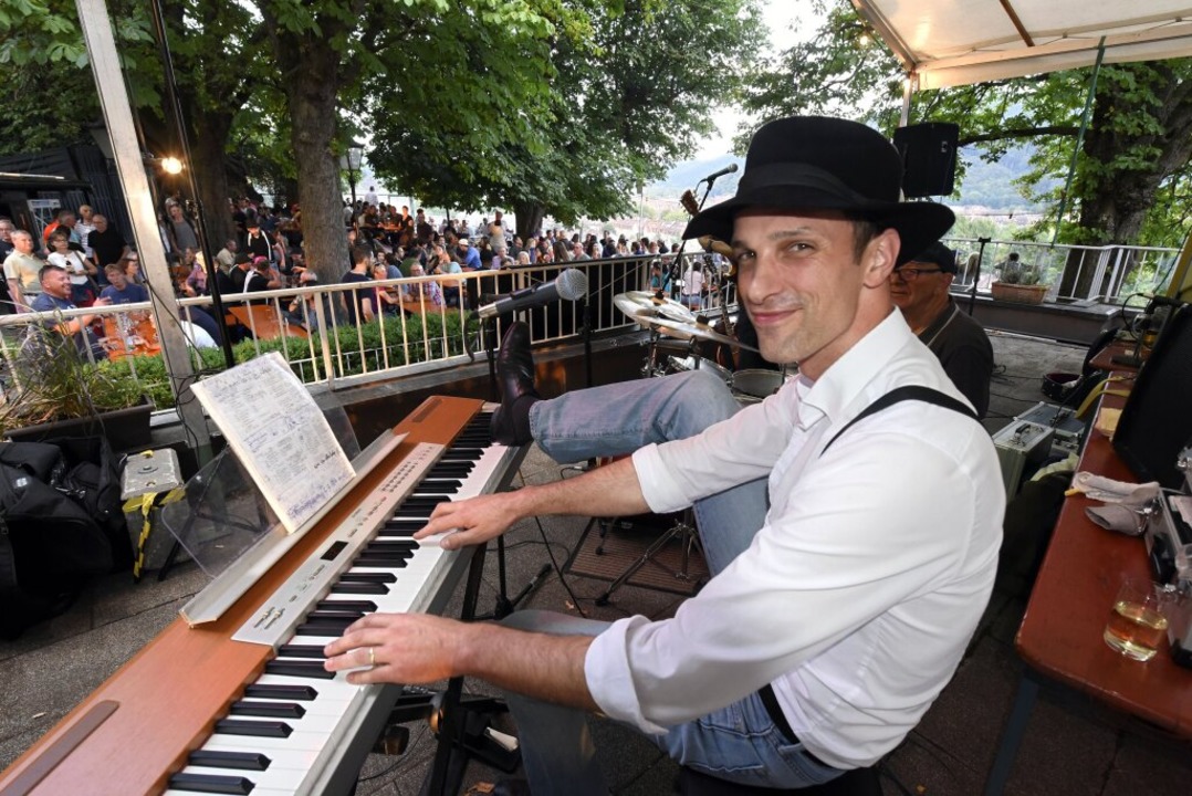 Livemusik, Speis und Trank: Das Schlos...umsmagnet. Es fand zuletzt 2018 statt.  | Foto: Thomas Kunz