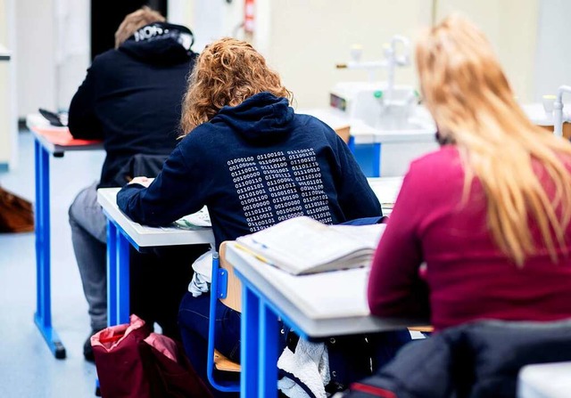 83.655 Schlerinen und Schler haben s...meldet (Symbolbild aus Niedersachsen).  | Foto: Hauke-Christian Dittrich (dpa)