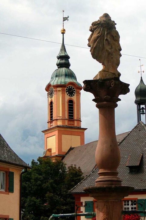 St. Remigius und der Stockbrunnen mit dem heiligen Wendelin  | Foto: Ines Süßle