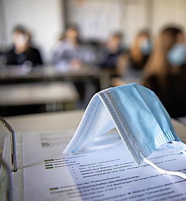 Fr manche Eltern ein Aufreger: die Maskenpflicht in den Schulen  | Foto: Matthias Balk (dpa)