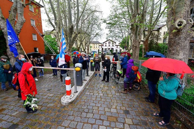 Eine Etappe des Gedenkrundgangs im St...ispflegeanstalt an der Eschholzstrae.  | Foto: Ingo Schneider