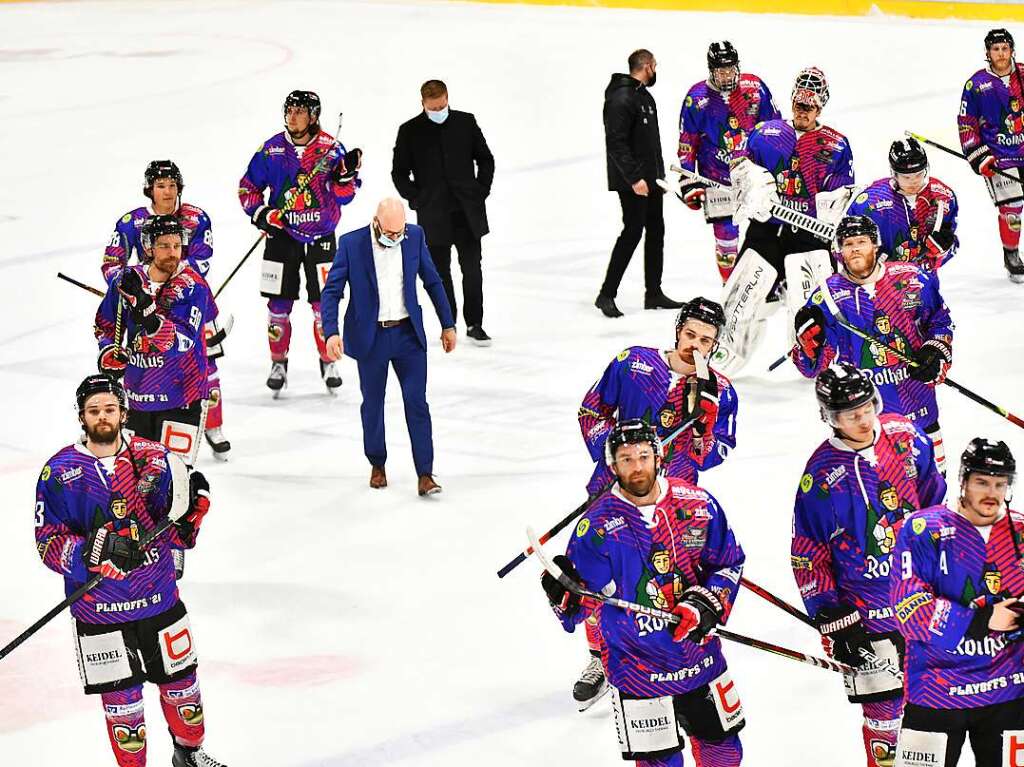 Der EHC Freiburg hat das entscheidende fnfte Duell der Halbfinalserie gegen die Bietigheim Steelers mit 2:4 verloren.