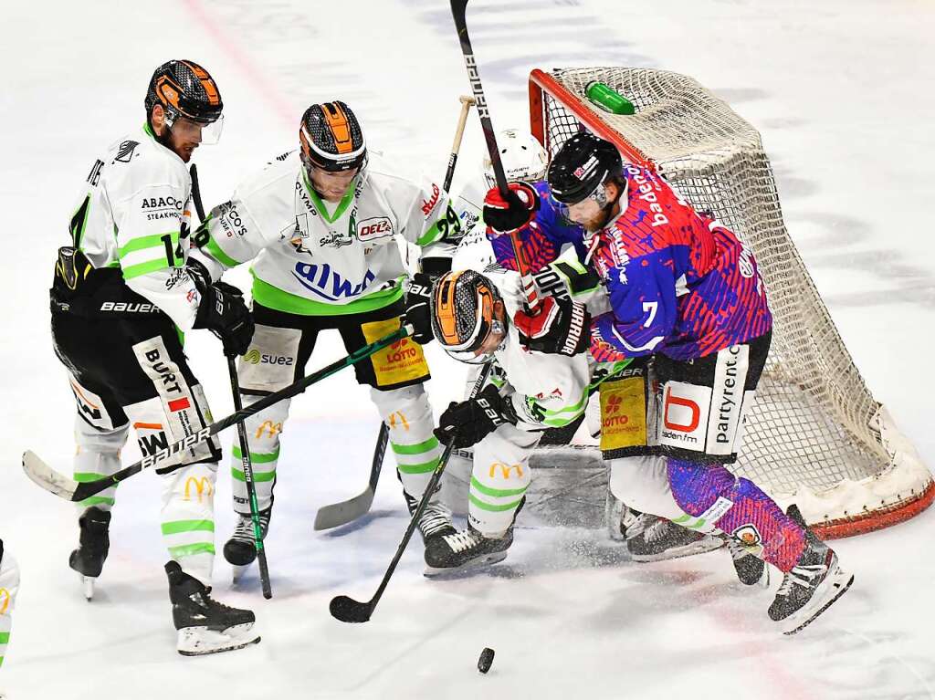 Der EHC Freiburg hat das entscheidende fnfte Duell der Halbfinalserie gegen die Bietigheim Steelers mit 2:4 verloren.