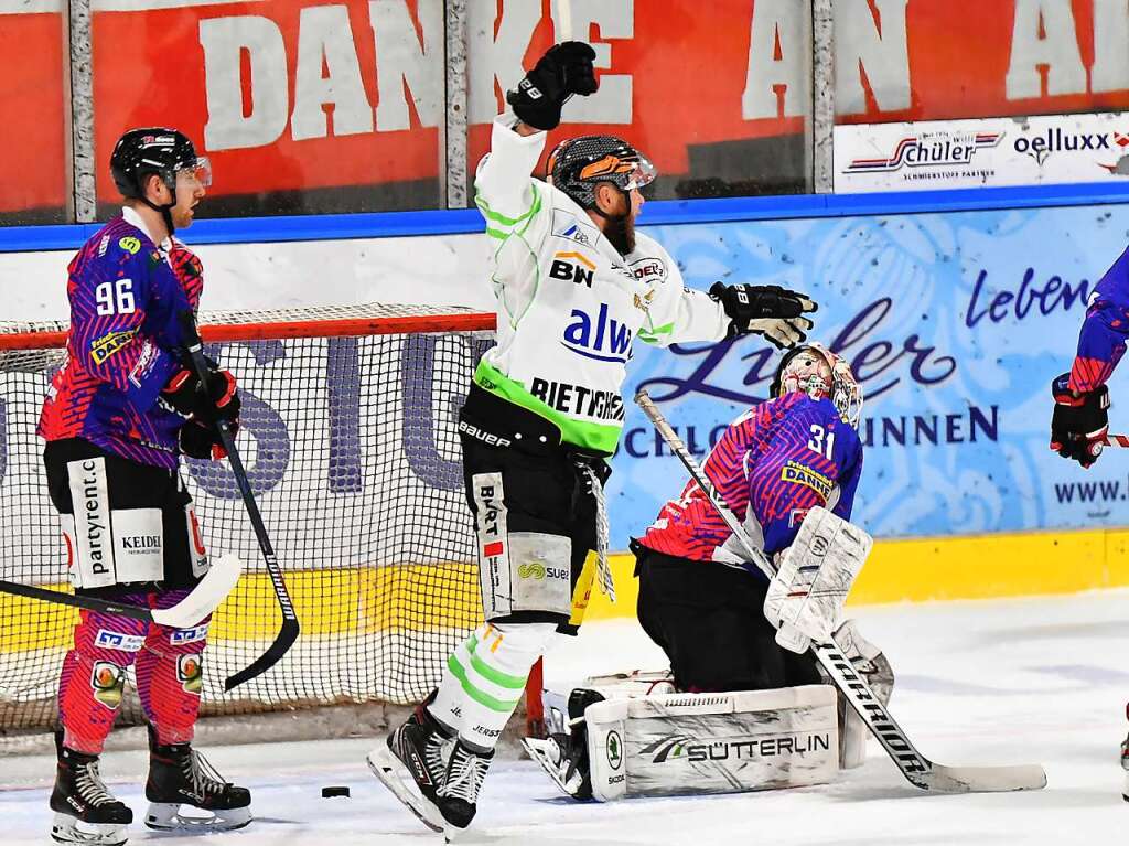 Der EHC Freiburg hat das entscheidende fnfte Duell der Halbfinalserie gegen die Bietigheim Steelers mit 2:4 verloren.