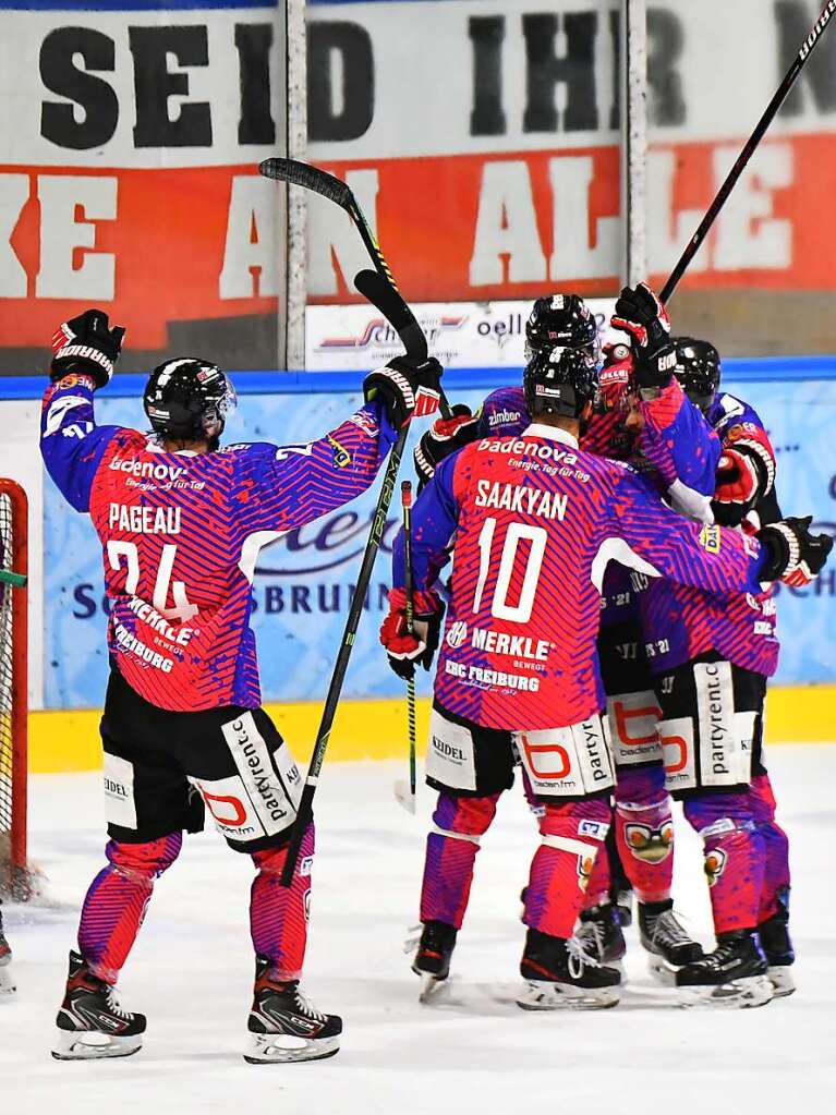 Der EHC Freiburg hat das entscheidende fnfte Duell der Halbfinalserie gegen die Bietigheim Steelers mit 2:4 verloren.