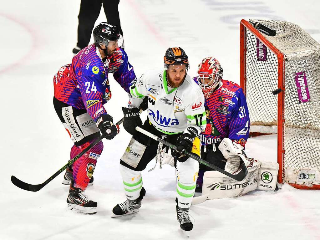 Der EHC Freiburg hat das entscheidende fnfte Duell der Halbfinalserie gegen die Bietigheim Steelers mit 2:4 verloren.