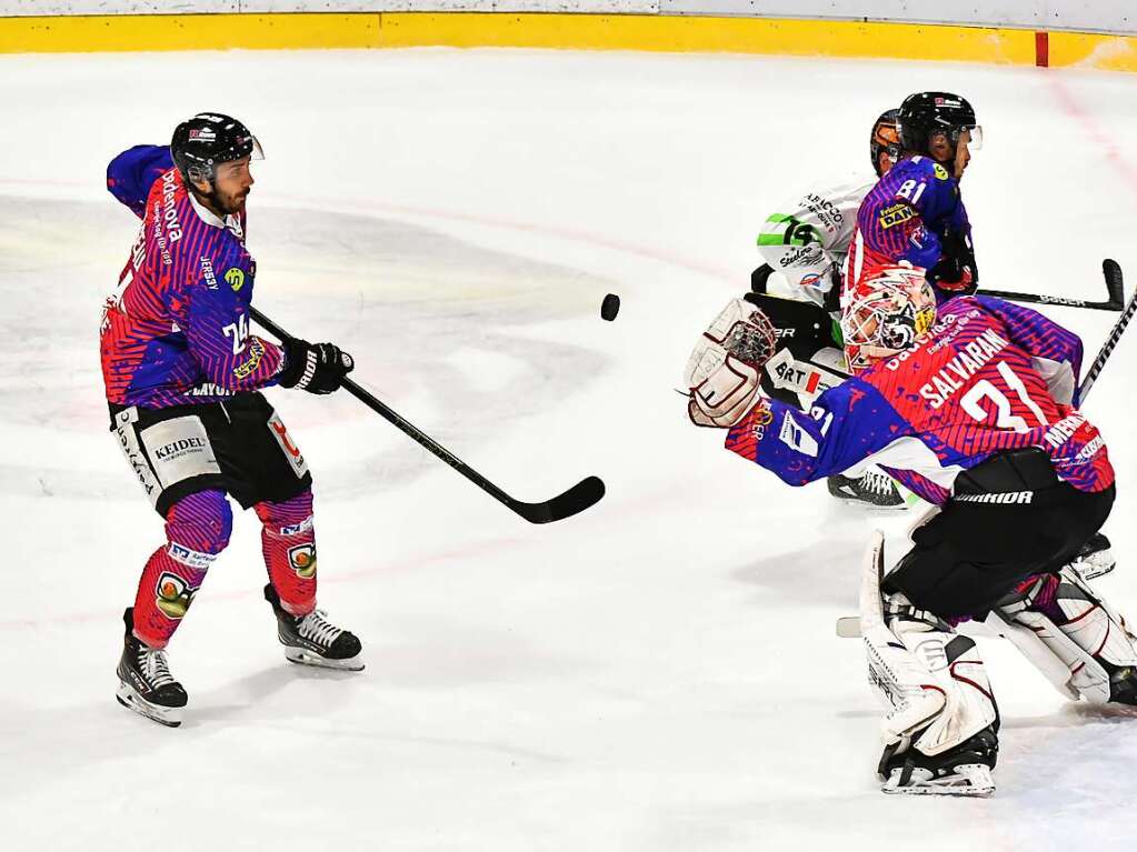 Der EHC Freiburg hat das entscheidende fnfte Duell der Halbfinalserie gegen die Bietigheim Steelers mit 2:4 verloren.