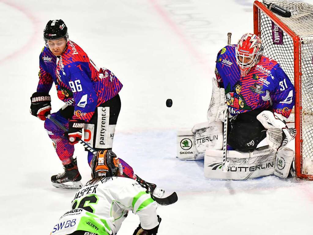 Der EHC Freiburg hat das entscheidende fnfte Duell der Halbfinalserie gegen die Bietigheim Steelers mit 2:4 verloren.