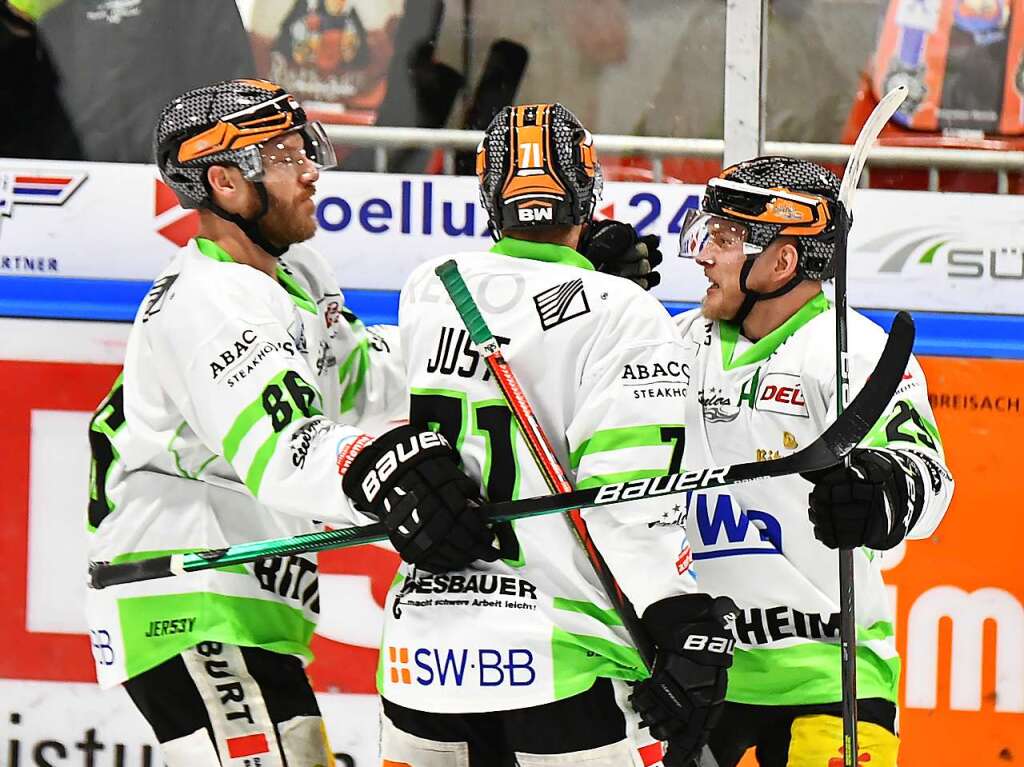 Der EHC Freiburg hat das entscheidende fnfte Duell der Halbfinalserie gegen die Bietigheim Steelers mit 2:4 verloren.