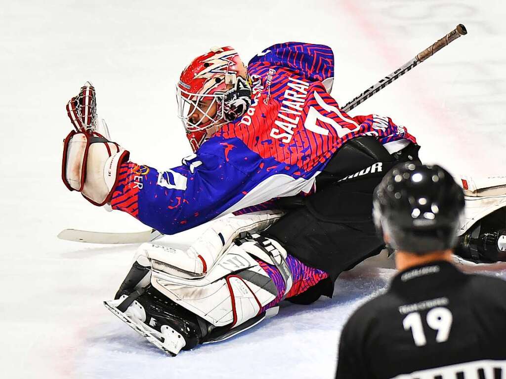 Der EHC Freiburg hat das entscheidende fnfte Duell der Halbfinalserie gegen die Bietigheim Steelers mit 2:4 verloren.