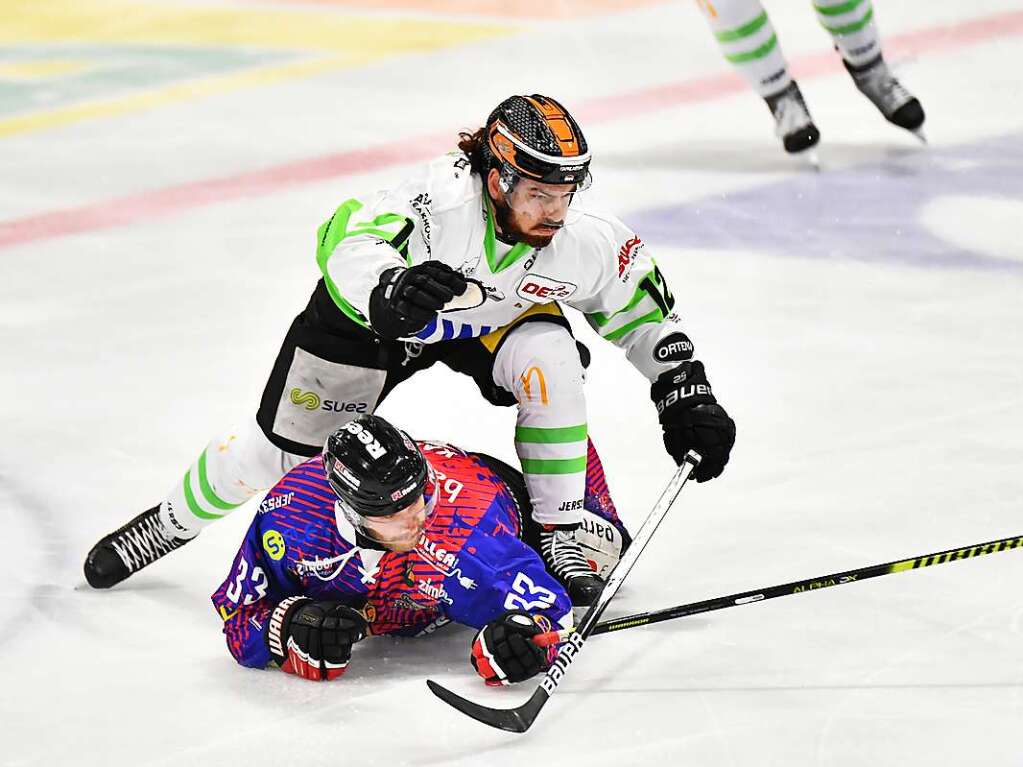 Der EHC Freiburg hat das entscheidende fnfte Duell der Halbfinalserie gegen die Bietigheim Steelers mit 2:4 verloren.