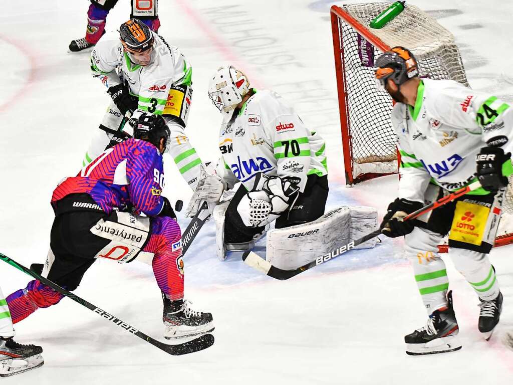 Der EHC Freiburg hat das entscheidende fnfte Duell der Halbfinalserie gegen die Bietigheim Steelers mit 2:4 verloren.