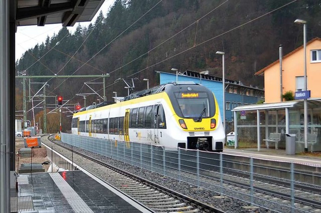 Zur Prfung der Leit- und Sicherheitst...nt-3-Fahrzeug am Waldkircher Bahnhof.   | Foto: Nikolaus Bayer