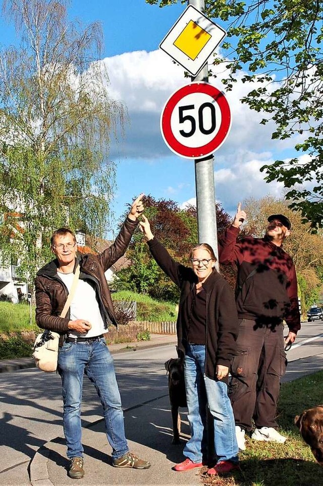 Volker Mller (links) hat sich mit wei... hchsten 50 km/h verpflichtet werden.  | Foto: Wolfgang Beck