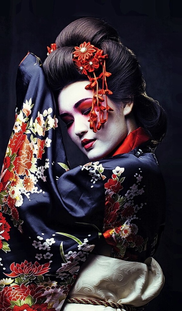 Japanische Geishas werden oft mit dist...erhalten durch Touristen konfrontiert.  | Foto: iordani (stock.adobe.com)