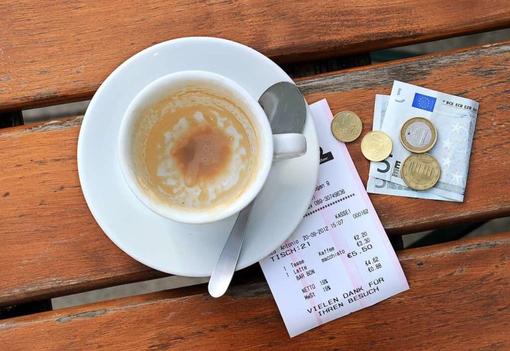 Ab Samstag wieder mglich: Kaffeetrinken gehen  | Foto: Tobias Hase (dpa)