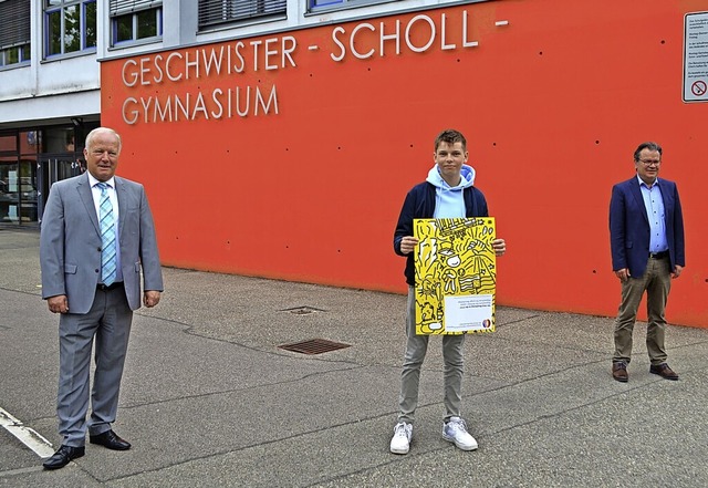 Austauschschler Jacob Spegel (Mitte) ...Zickgraf nach dem Treffen im Gymnasium  | Foto: Nikolaus Bayer