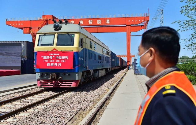 Ein Gterzug fhrt vom Landhafen Shijiazhuang in Nordchina nach Hamburg ab. vom  | Foto: Zhang Xiaofeng