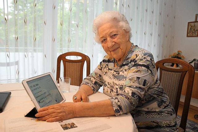 Gerda Milde hat in der Corona-Pandemie...och den Umgang mit dem Tablet gelernt.  | Foto: Regine Ounas-Krusel