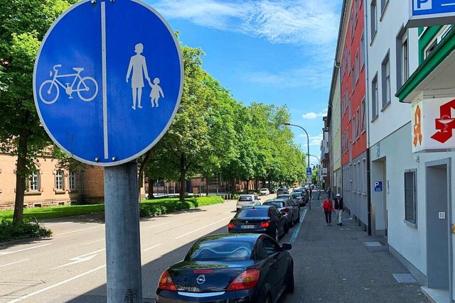 Ein rgernis: zugeparkte Radwege  | Foto: Helmut Seller