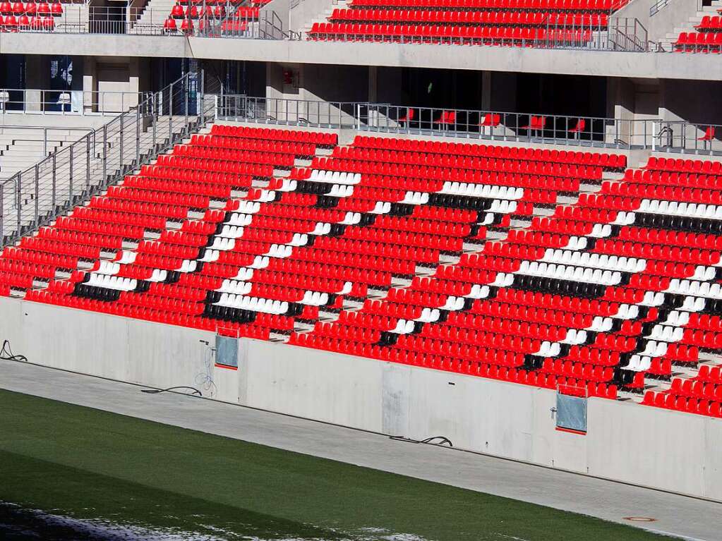 Die Bauarbeiten am neuen SC-Stadion sind immer noch nicht abgeschlossen – auch wenn die Arena spielbereit aussieht.