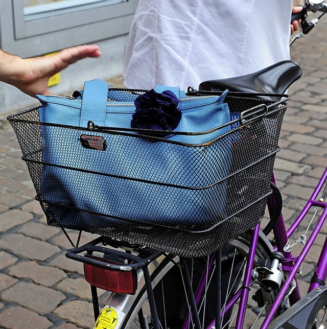 Der Tter hatte der Frau die Handtasche entrissen  | Foto: Ingo Schneider