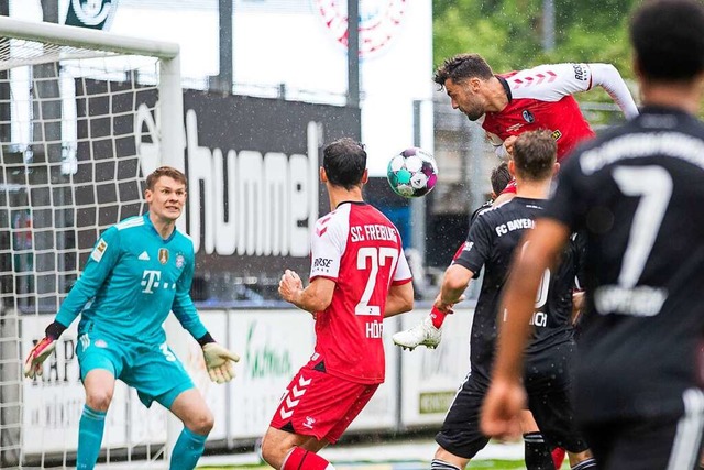 Freiburg spielt 2:2-Unentschieden gegen die Bayern.  | Foto: Tom Weller (dpa)