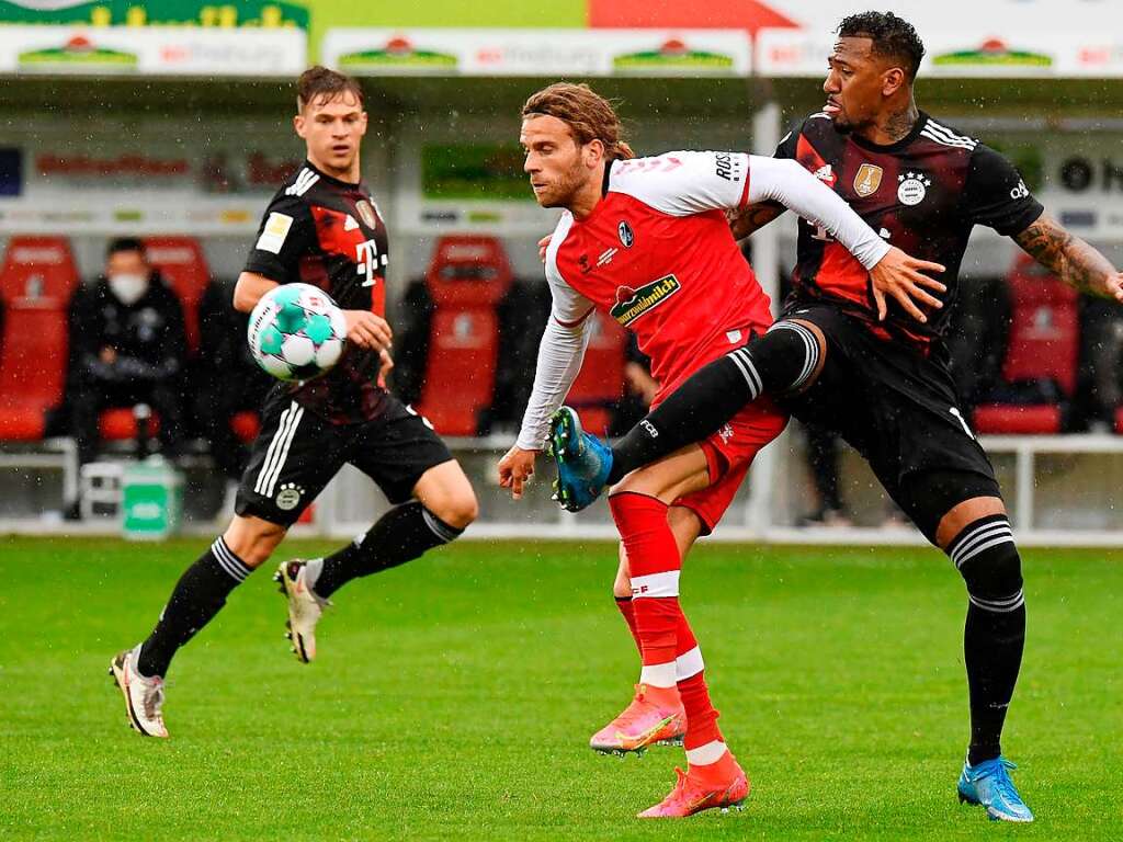 Lucas Hler im Zweikampf mit Jerome Boateng.