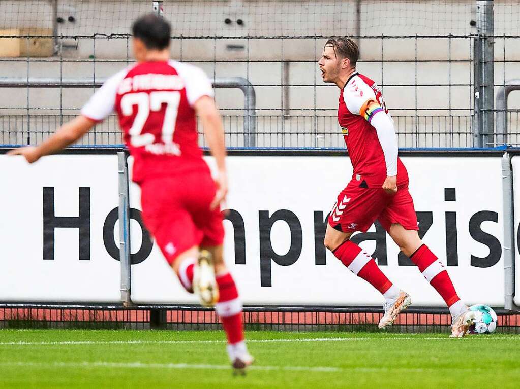 Die Antwort erfolgte zwar nicht postwendend, wie beim 1:1, doch kurz vor Schluss lie Christian Gnter die Freiburger jubeln: Nach starkem Sprint traf der Freiburger Kapitn zum 2:2-Endstand.